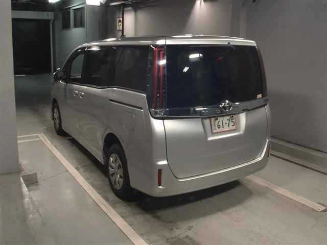 Toyota NOAH 2021 8309244-1