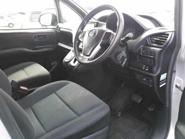 Toyota NOAH 2021 8309244-3
