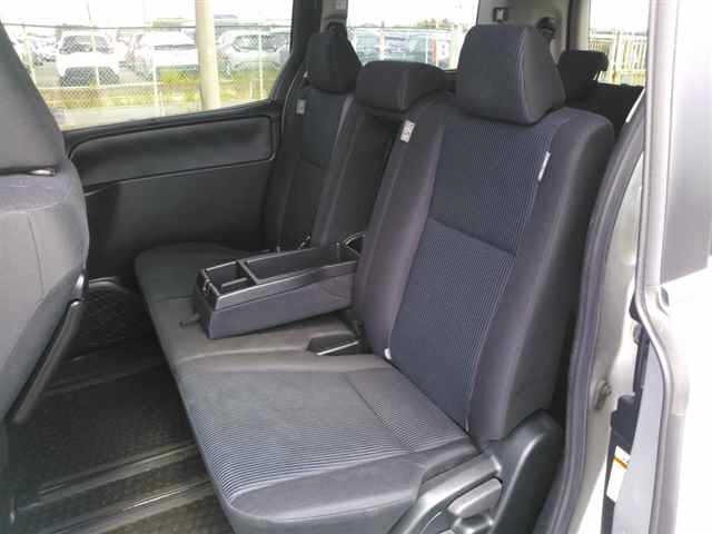 Toyota NOAH 2021 8309244-9