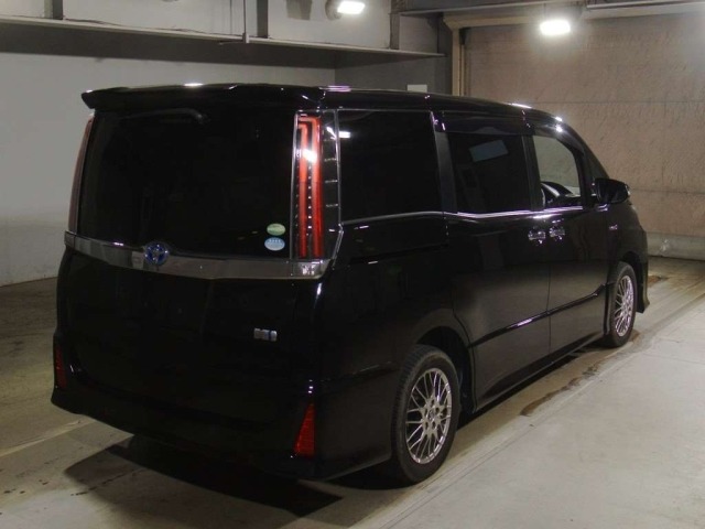 Toyota NOAH 2017 8309291-1