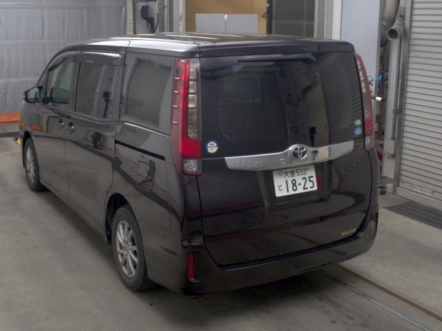 Toyota NOAH 2014 8309331-1