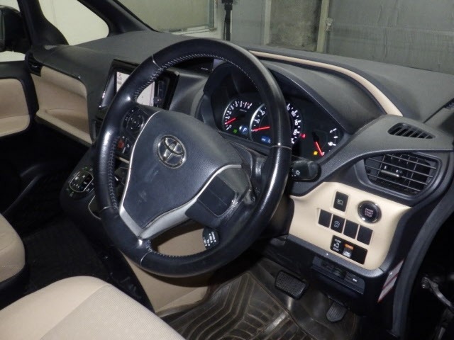 Toyota NOAH 2014 8309331-3