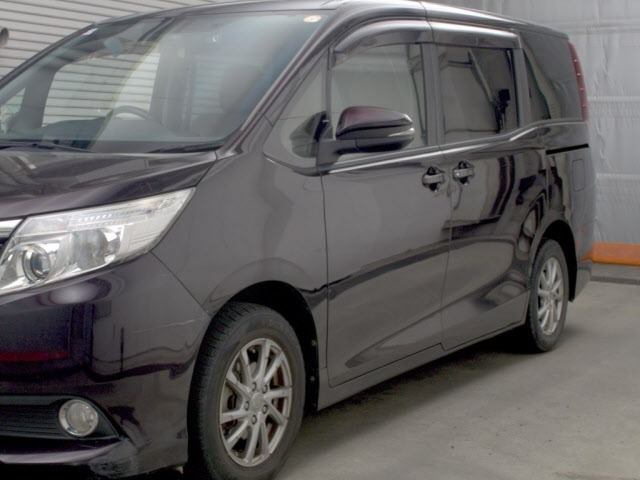 Toyota NOAH 2014 8309331-4