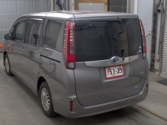 Toyota NOAH 2016 8309339-1