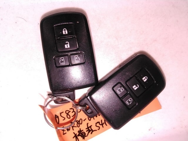 Toyota NOAH 2016 8309339-10