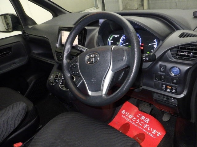 Toyota NOAH 2016 8309339-3