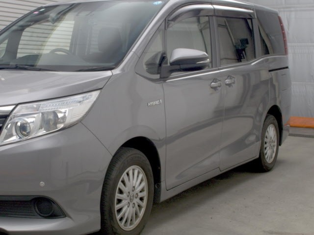 Toyota NOAH 2016 8309339-4
