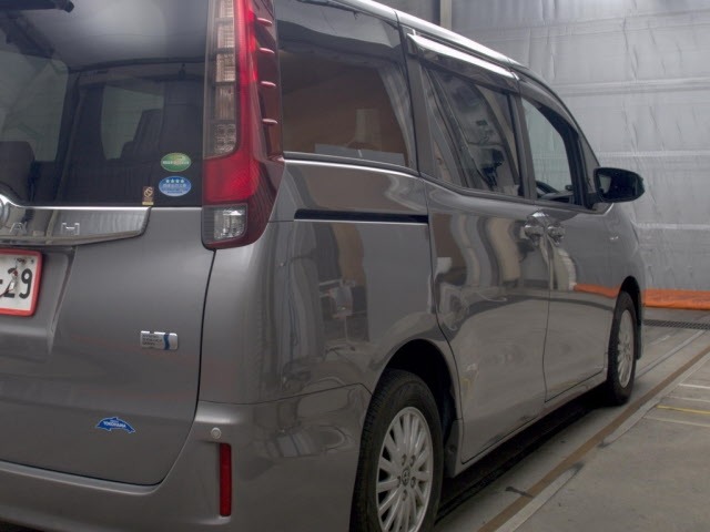 Toyota NOAH 2016 8309339-5