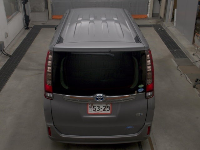 Toyota NOAH 2016 8309339-7
