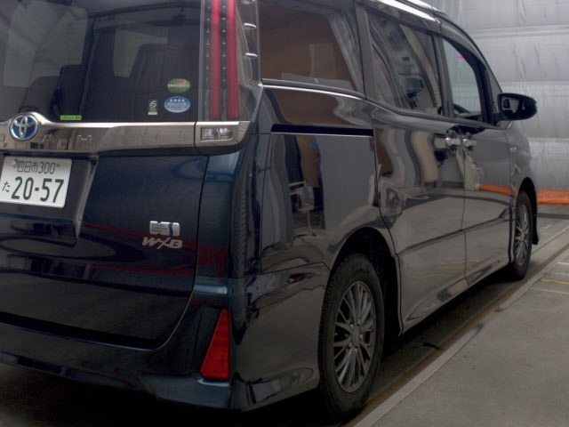 Toyota NOAH 2018 8309340-5