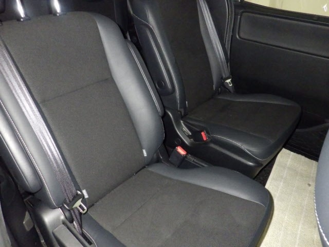 Toyota NOAH 2018 8309340-8