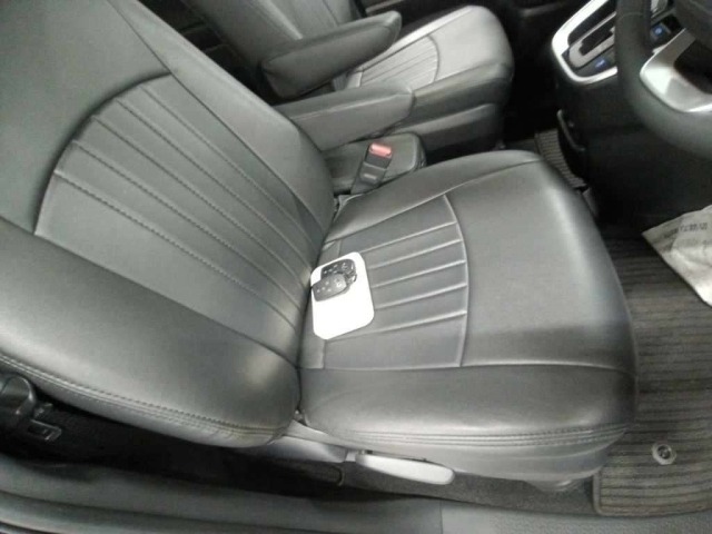 Toyota NOAH 2024 8309365-10