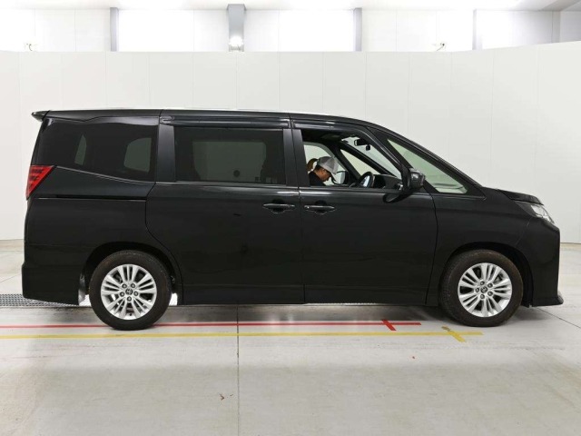 Toyota NOAH 2024 8309365-3