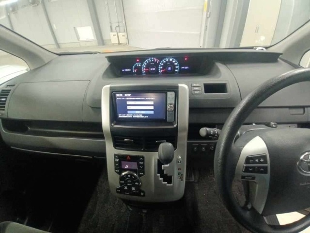 Toyota NOAH 2011 8309366-11