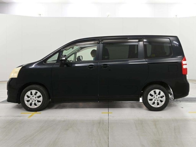 Toyota NOAH 2011 8309366-4