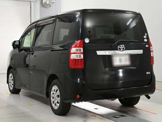 Toyota NOAH 2011 8309366-6