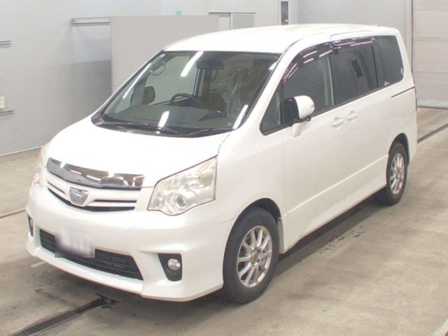 Toyota NOAH 2011 8309380-0