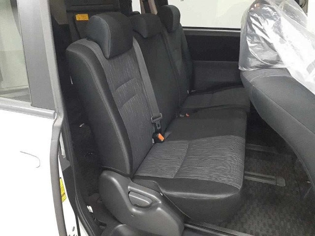 Toyota NOAH 2011 8309380-10