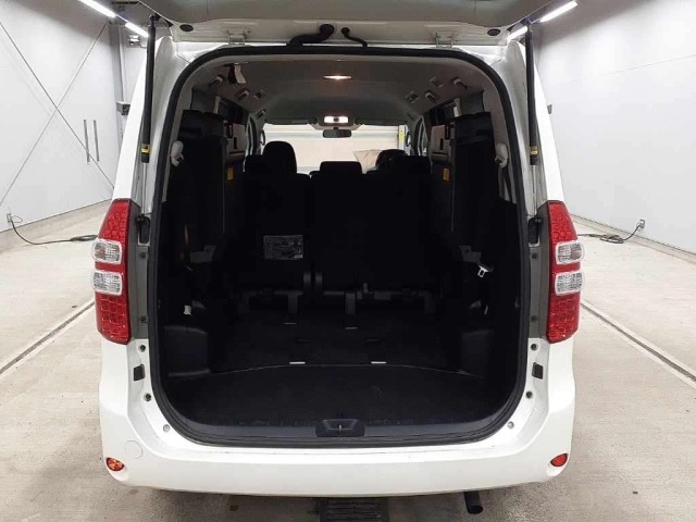 Toyota NOAH 2011 8309380-11