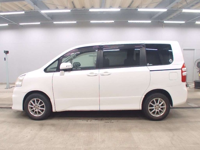 Toyota NOAH 2011 8309380-4