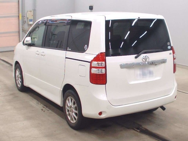 Toyota NOAH 2011 8309380-6