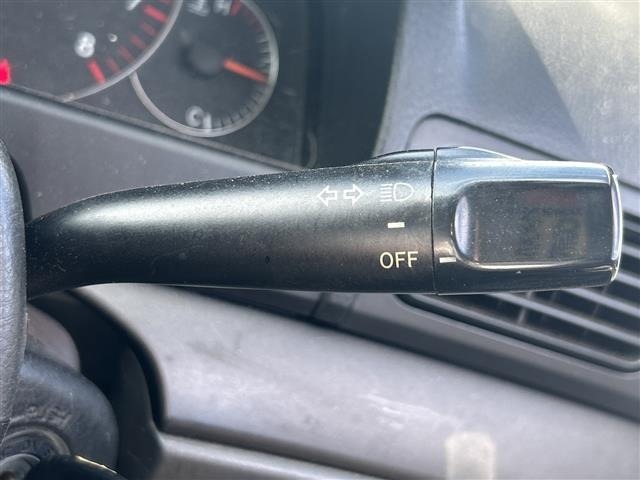 Toyota PREMIO 2003 8311193-4
