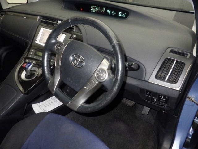 Toyota PRIUS PHV 2013 8310823-3