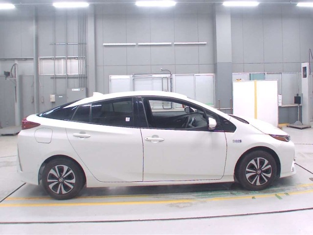 Toyota PRIUS PHV 2017 8310828-3