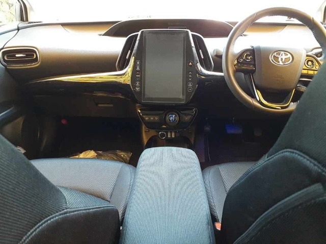 Toyota PRIUS PHV 2017 8310828-9