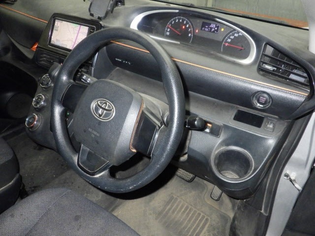 Toyota SIENTA 2017 8320551-3
