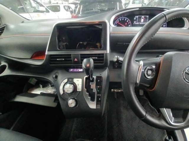 Toyota SIENTA 2017 8320566-11