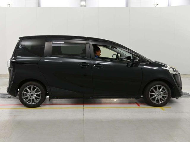 Toyota SIENTA 2017 8320566-3
