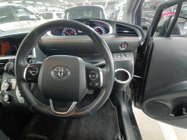 Toyota SIENTA 2017 8320566-9