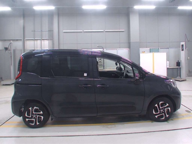 Toyota SIENTA 2025 8320573-3