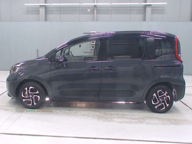 Toyota SIENTA 2025 8320573-4