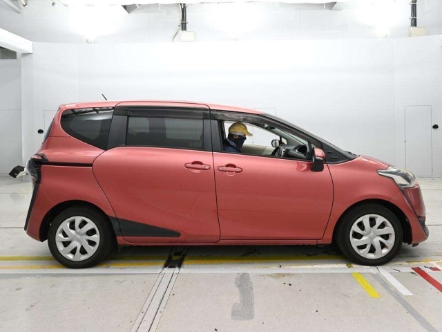 Toyota SIENTA 2016 8320587-3