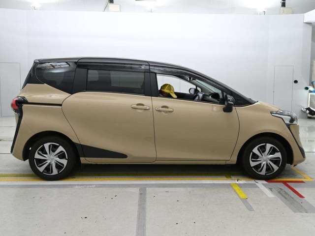 Toyota SIENTA 2022 8320596-3