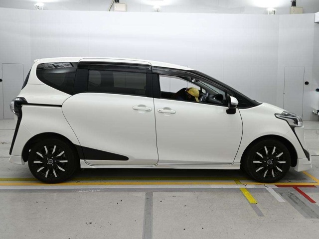 Toyota SIENTA 2021 8320604-3
