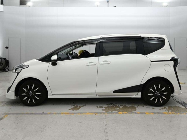 Toyota SIENTA 2021 8320604-4