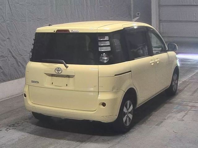 Toyota SIENTA 2007 8320605-1