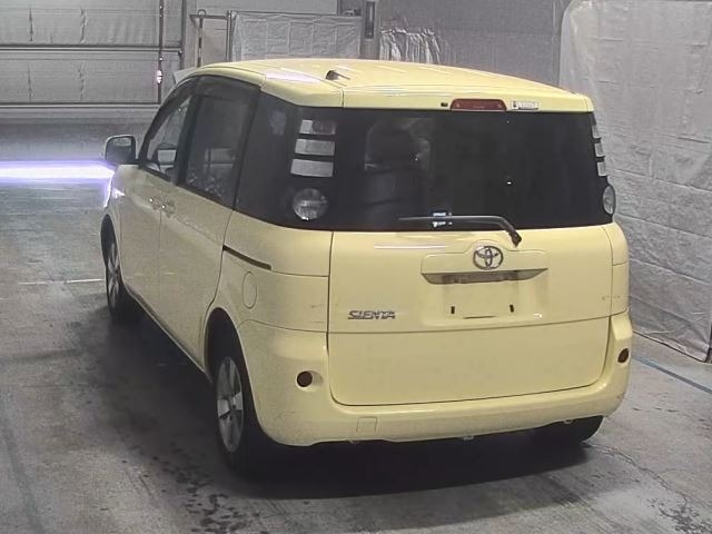 Toyota SIENTA 2007 8320605-8