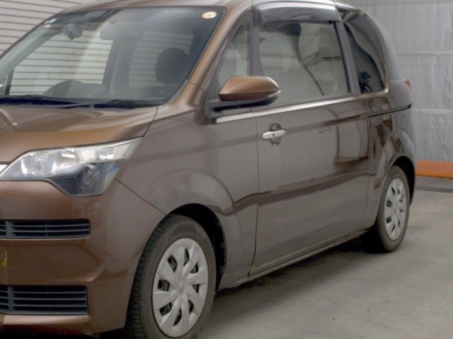 Toyota SPADE 2016 8311211-4