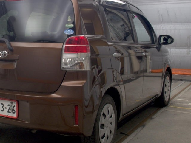 Toyota SPADE 2016 8311211-5