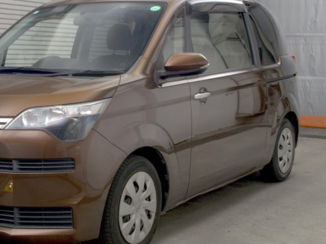 Toyota SPADE 2015 8311212-4