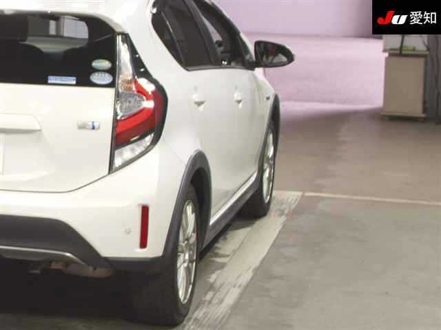 Toyota AQUA 2018 8336184-8