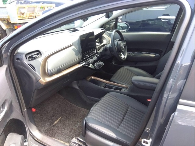 Toyota AQUA 2025 8336458-4