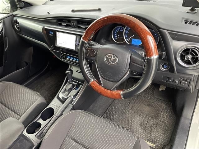 Toyota AURIS 2015 8328456-4