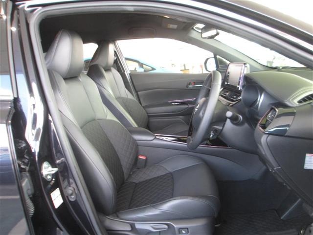 Toyota C-HR 2022 8338835-10