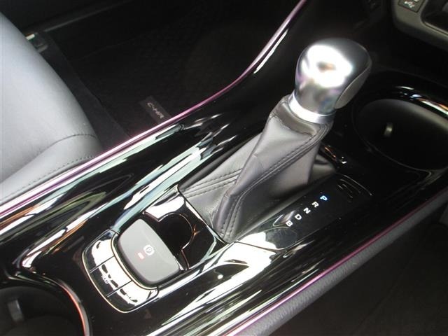 Toyota C-HR 2022 8338835-21