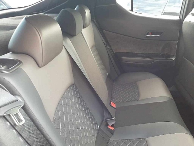 Toyota C-HR 2021 8338842-11